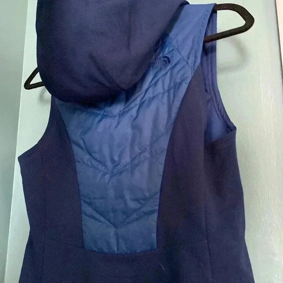 The North Face women’s blue flash dry hooded vest size medium like new - Picture 5 of 9